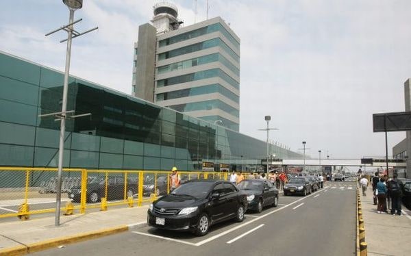 Taxi seguro al Aeropuerto Trujillo Carlos Martinez de Pinillos - Platinium VIP